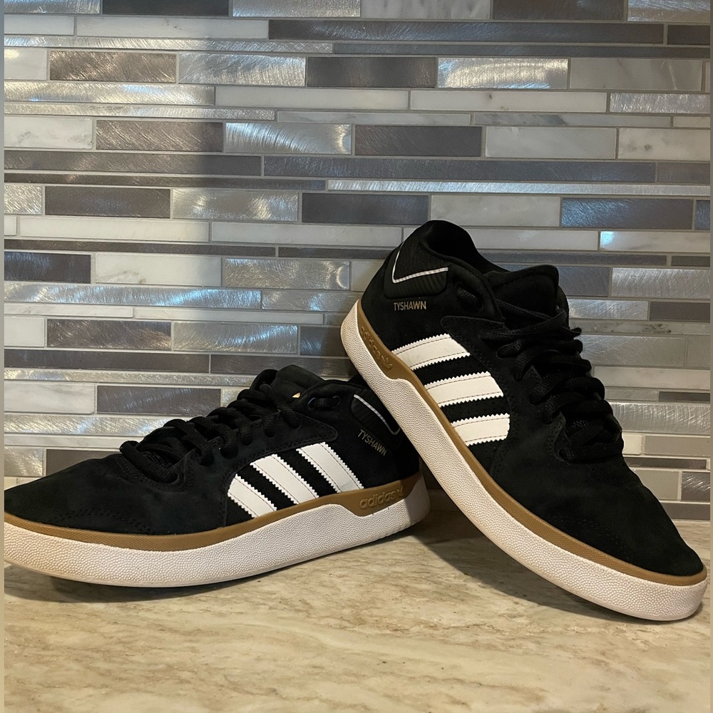 Adidas Tyshawn Shoes Size: 9 1/2